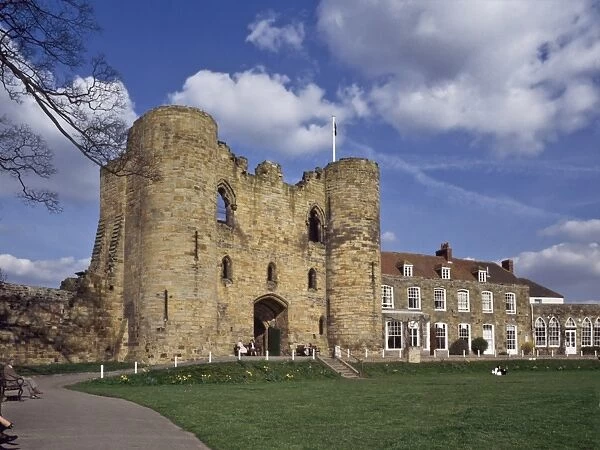 The keep and inner courtyard of Tonbridge Castle, Tonbridge, Kent, England