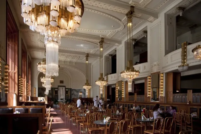 Framed Print : Interior of Cafe Kulecnjkyi in Municipal House, Prague, Czech Republic, Europe Framed Print : Interior of Cafe Kulecnjkyi in Municipal House, Prague, Czech Republic, Europe