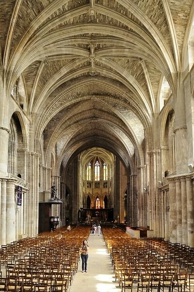 Interior of Cathedrale Saint Andre (St. Andrews Cathedral), Bordeaux, UNESCO World Heritage Site, Gironde, Aquitaine, France, Europe