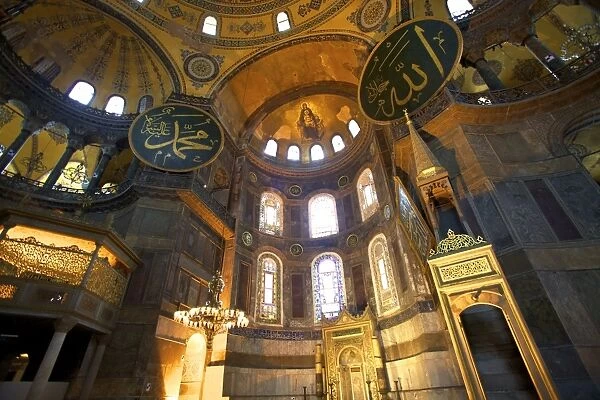 Interior of Hagia Sophia (Aya Sofya Mosque) (The Church of Holy Wisdom), UNESCO World Heritage Site, Istanbul, Turkey, Europe