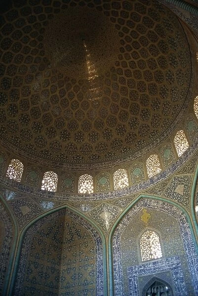 Interior of Sheikh Lotfollah mosque built between 1602 and 1619, Isfahan