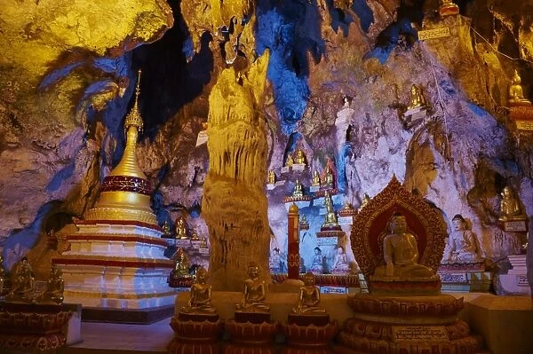 Interior, Shwe Oo Min natural Buddhist cave pagoda, Pindaya, Shan State, Myanmar (Burma), Asia