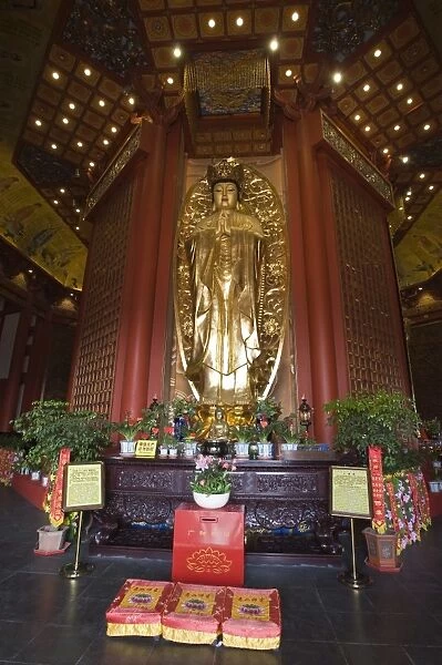 Interior, Tianning Temple, Changzhou, Jiangsu, China