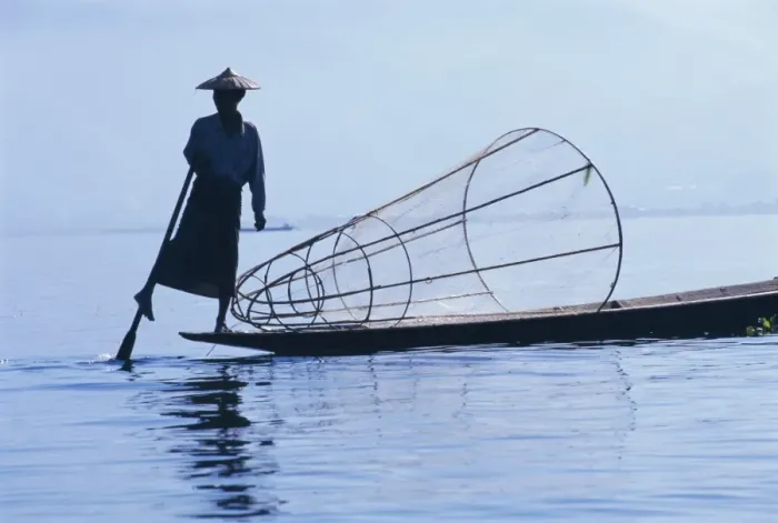 Framed Print : Intha fisherman, leg-rowing, Inle Lake, Shan State, Myanmar (Burma), Asia