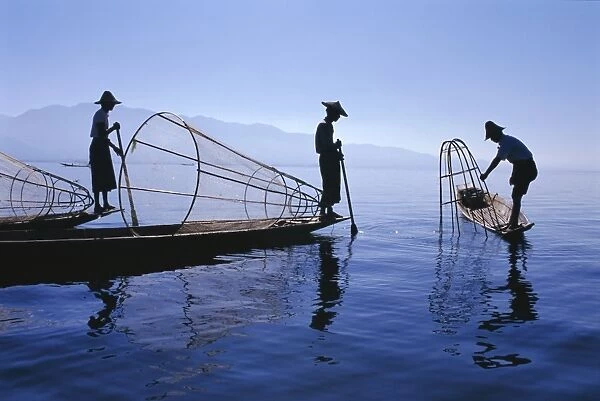Intha Fishermen, Inle Lake, Shan State, Myanmar (Burma)