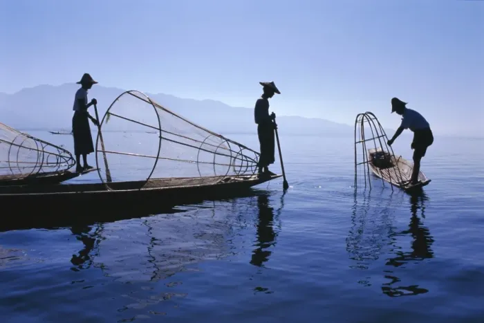 Framed Print : Intha Fishermen, Inle Lake, Shan State, Myanmar (Burma) Framed Print : Intha Fishermen, Inle Lake, Shan State, Myanmar (Burma)