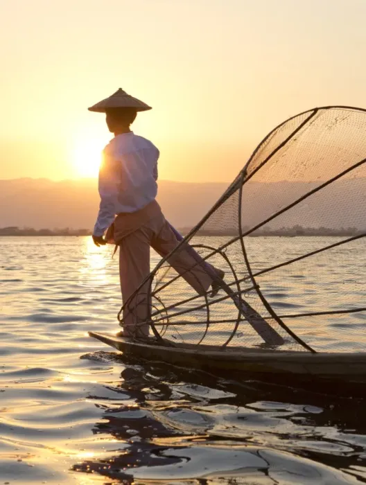 Framed Print : Intha leg rowing fishermen sunset on Inle Lake who row traditional wooden boats using their leg and fish using nets stretched over conical bamboo frames, Inle Lake, Myanmar (Burma), Southeast Asia Framed Print : Intha leg rowing fishermen sunset on Inle Lake who row traditional wooden boats using their leg and fish using nets stretched over conical bamboo frames, Inle Lake, Myanmar (Burma), Southeast Asia