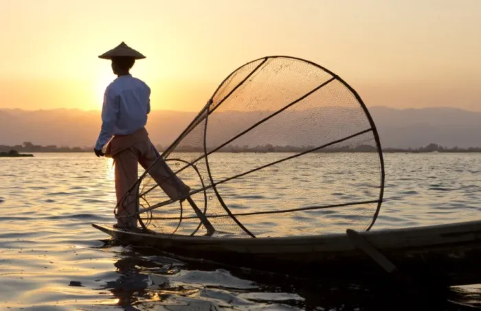 Framed Print : Intha leg rowing fishermen at sunset on Inle Lake who row traditional wooden boats using their leg and fish using nets stretched over conical bamboo frames, Inle Lake, Myanmar (Burma), Southeast Asia Framed Print : Intha leg rowing fishermen at sunset on Inle Lake who row traditional wooden boats using their leg and fish using nets stretched over conical bamboo frames, Inle Lake, Myanmar (Burma), Southeast Asia
