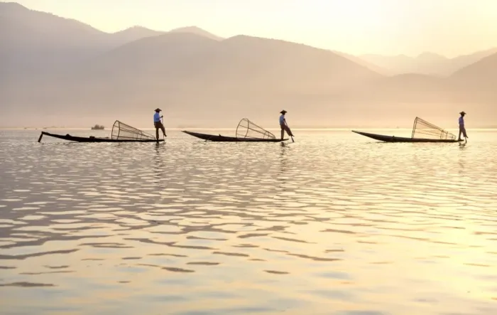 Framed Print : Intha leg rowing fishermen at sunset on Inle Lake who row traditional wooden boats using their leg and fish using nets stretched over conical bamboo frames, Inle Lake, Myanmar (Burma), Southeast Asia Framed Print : Intha leg rowing fishermen at sunset on Inle Lake who row traditional wooden boats using their leg and fish using nets stretched over conical bamboo frames, Inle Lake, Myanmar (Burma), Southeast Asia