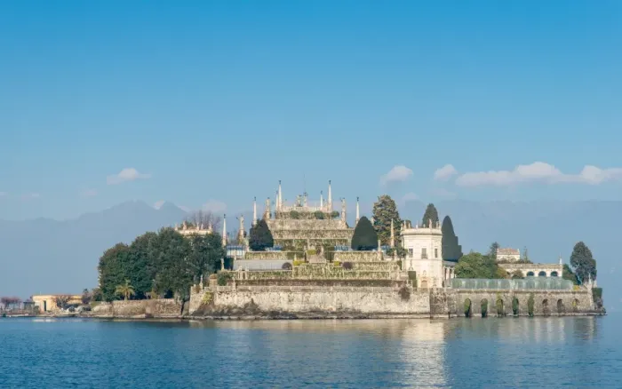 Framed Print : Isola Bella, one of the Borromeo Islands in winter, Lake Maggiore, Piedmont, Italian Lakes Framed Print : Isola Bella, one of the Borromeo Islands in winter, Lake Maggiore, Piedmont, Italian Lakes