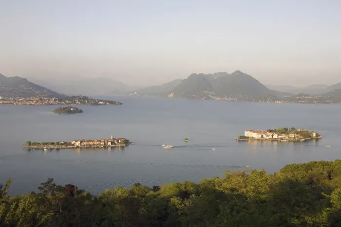 Framed Print : Isola Bella and Isola dei Pescatori. Borromeo Islands, Stresa, Lake Maggiore Framed Print : Isola Bella and Isola dei Pescatori. Borromeo Islands, Stresa, Lake Maggiore