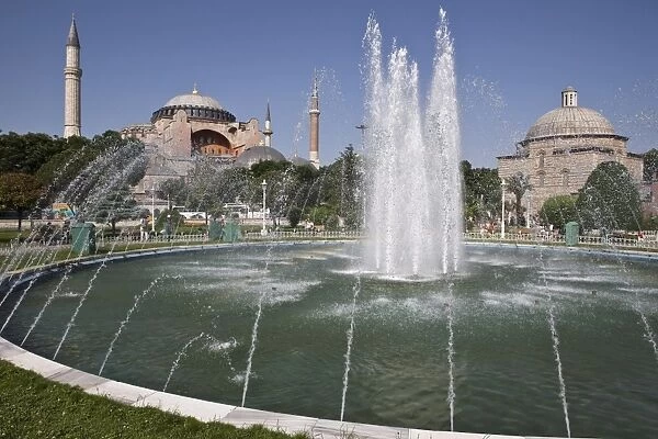 IST1331. Hagha Sophia with fountain in foreground