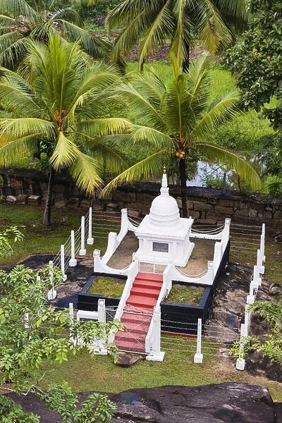 Isurumuniya Vihara, a Buddhist cave temple in the Cultural Triangle, Anuradhapura, UNESCO World Heritage Site, Sri Lanka, Asia