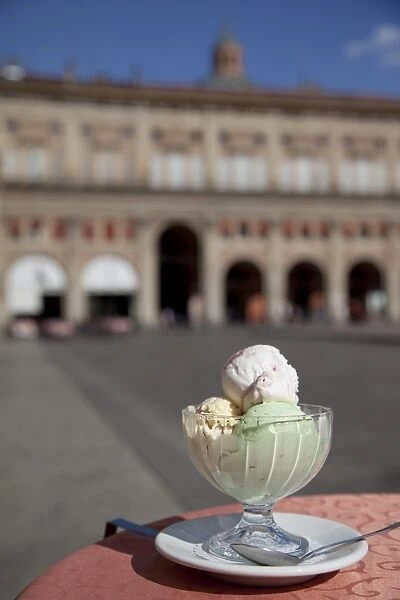 Italian icecream, Piazza Maggiore, Bologna, Emilia Romagna, Italy, Europe
