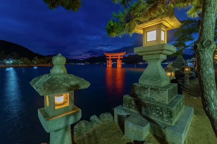 Framed Print : Itsukushima Jinja, 16th century Shinto shrine, torii gate appears to float at high tide, UNESCO, Miyajimacho, Hatsukaichi, Hiroshima, Honshu, Japan Framed Print : Itsukushima Jinja, 16th century Shinto shrine, torii gate appears to float at high tide, UNESCO, Miyajimacho, Hatsukaichi, Hiroshima, Honshu, Japan