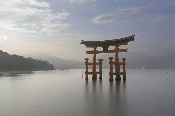 Itsukushima Shrine torii gate, UNESCO World Heritage Site, Miyajima, Hiroshima Prefecture