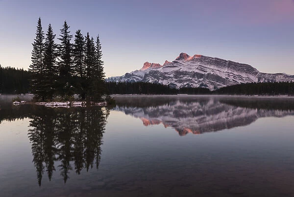 Two Jack Lake sunrise with Mount Rundle, Banff National Park, Alberta, Canada