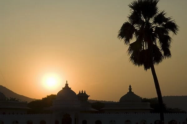 Jag Mandir Palace at sunset