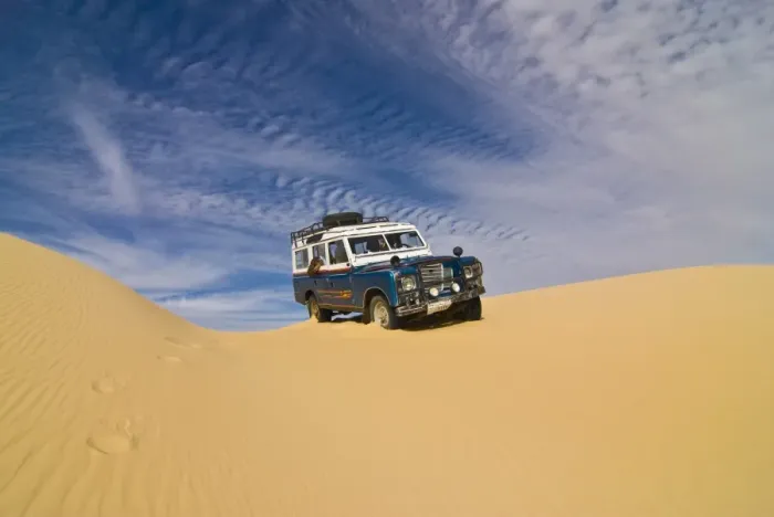 Framed Print : Jeep driving through the high sand dune of the Western Desert, near Siwa Framed Print : Jeep driving through the high sand dune of the Western Desert, near Siwa