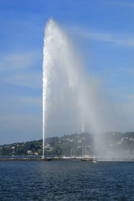 Framed Print : Jet d eau (water fountain) Framed Print : Jet d eau (water fountain)