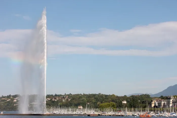 Framed Print : Jet d Eau, the worlds tallest fountain, on Lake Geneva (Lake Leman) Framed Print : Jet d Eau, the worlds tallest fountain, on Lake Geneva (Lake Leman)