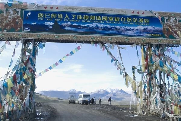 Jia Tsuo La, entrance to Mount Everest (Qomolangma) National Park, Tibet, China, Asia