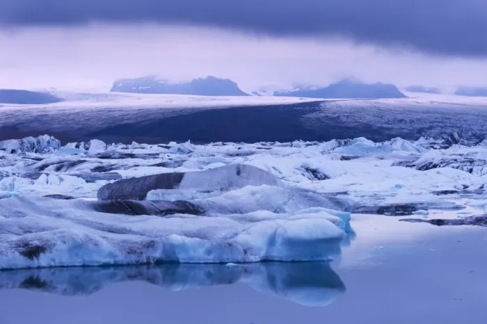 Framed Print : Jokulsarlon glacial lagoon beneath Breidarmerkurjokull (Vatnajokull) glacier which feeds it