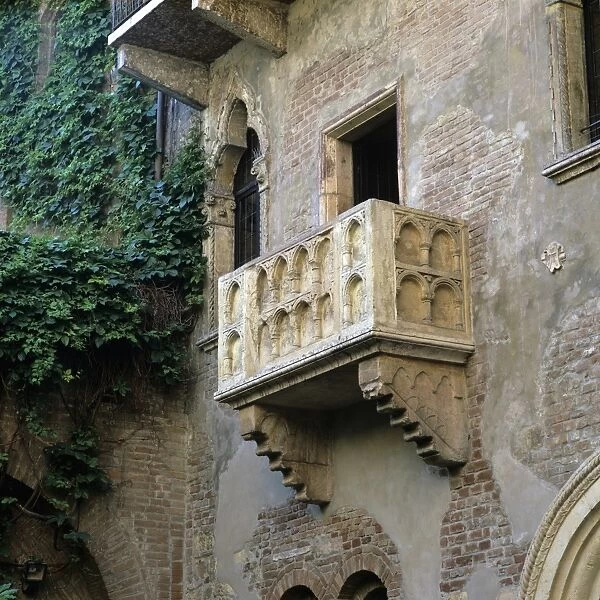 Juliets balcony, Verona, UNESCO World Heritage Site, Veneto, Italy, Europe