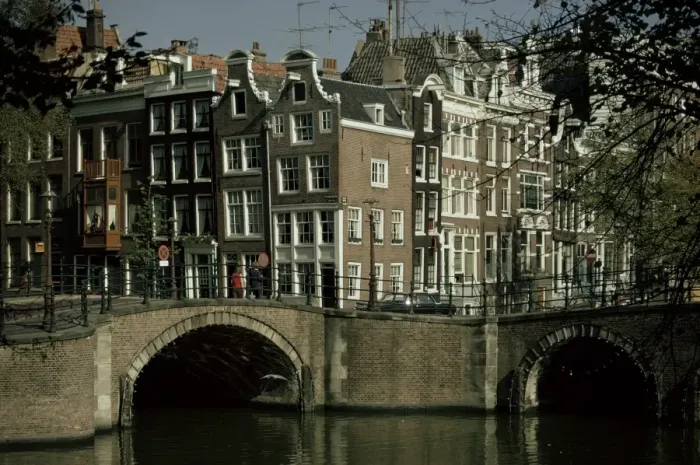 Framed Print : Junction of Reguliersgracht and Keizersgracht canals Framed Print : Junction of Reguliersgracht and Keizersgracht canals