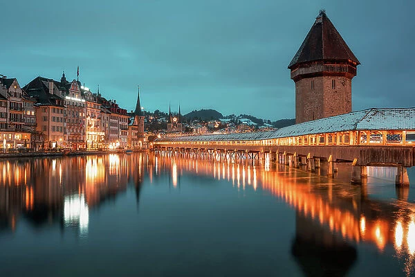 Kapellbrucke (Chapel Bridge) in winter, wooden footbridge, Lucerne, Switzerland, Europe