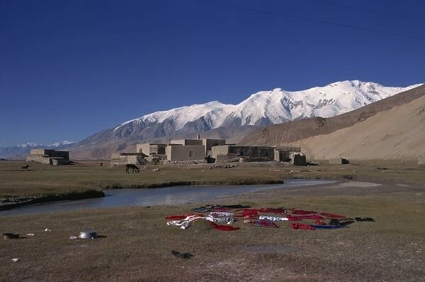 Karakul Lake and Khirghiz village, Xinjiang provence, China, Asia