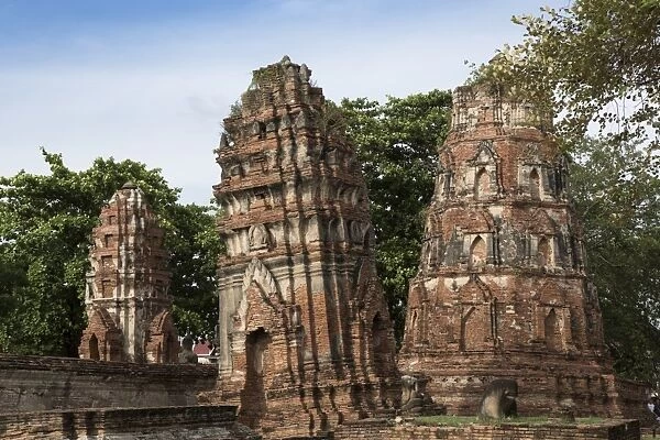 Khmer style prangs (stupas) (chedis) at Wat Mahathat, Ayutthaya, UNESCO World Heritage Site