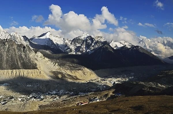Khumbu Glacier and Gorak Shep seen from Kala Patthar, Sagarmatha National Park, UNESCO World Heritage Site, Solukhumbu District, Sagarmatha, Eastern Region (Purwanchal), Nepal, Himalayas, Asia