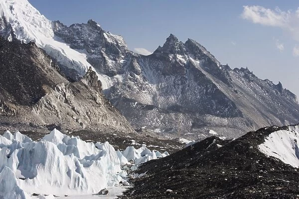 Khumbu glacier, Solu Khumbu Everest Region, Sagarmatha National Park, Himalayas