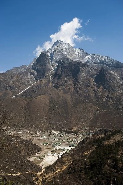 Khumjung village in the Khumbu (Everest) Region, Nepal, Himalayas, Asia