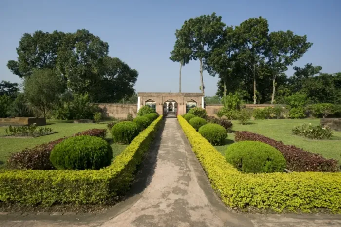 Framed Print : Khushbagh, Garden of Happiness, enclosing the tombs of Siraj-ud-Daulah and his family Framed Print : Khushbagh, Garden of Happiness, enclosing the tombs of Siraj-ud-Daulah and his family