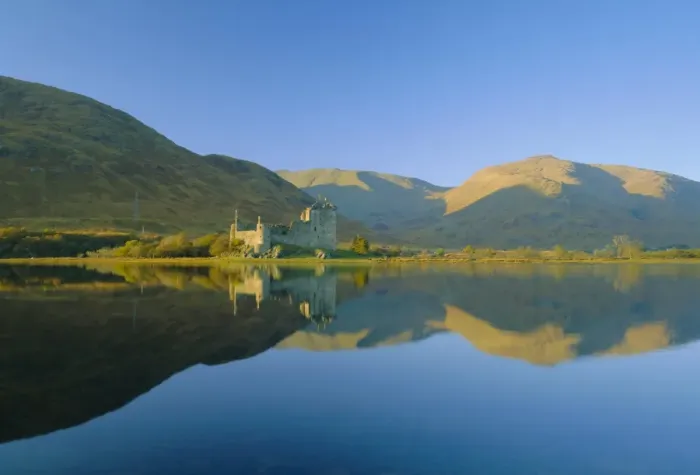 Framed Print : Kilchurn Castle and reflections in Loch Awe Framed Print : Kilchurn Castle and reflections in Loch Awe