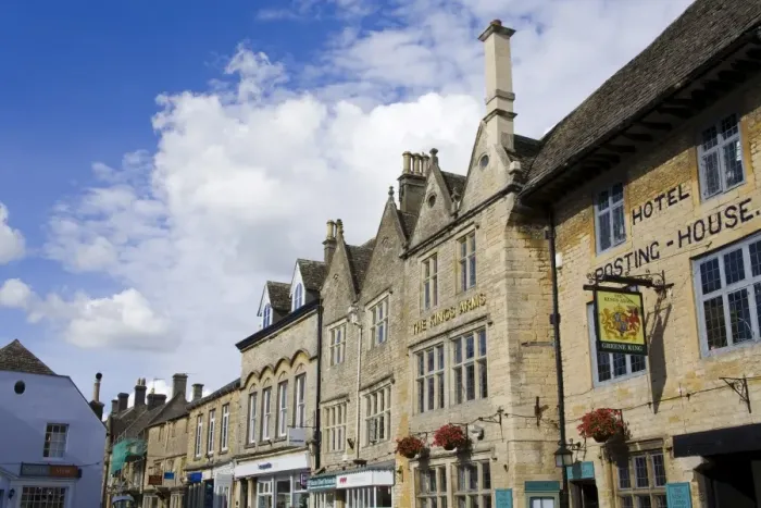 Framed Print : The Kings Arms Hotel, Stow-on-the-Wold, Gloucestershire, Cotswolds, England Framed Print : The Kings Arms Hotel, Stow-on-the-Wold, Gloucestershire, Cotswolds, England
