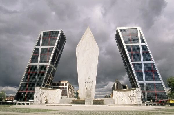 Kio Towers and Monument to the Discoverers at Castilla square