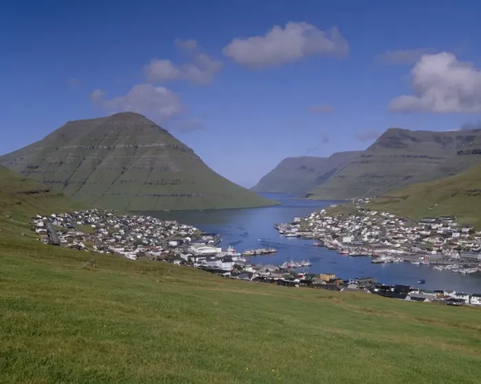 Framed Print : Klaksvik town and harbour with Kunoy island on the left, Bordoy Island (Nordoyar) Framed Print : Klaksvik town and harbour with Kunoy island on the left, Bordoy Island (Nordoyar)