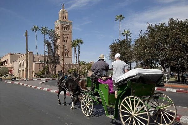 Koutoubia Mosque Minaret and horse-drawn carriage, Marrakesh, Morocco, North Africa, Africa