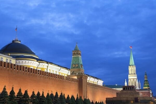 The Kremlin at night with Lenins Tomb from Red Square, UNESCO World Heritage Site, Moscow, Russia, Europe