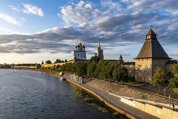The Kremlin and the Trinity Cathedral in Pskov, UNESCO World Heritage Site, Pskov, Russia