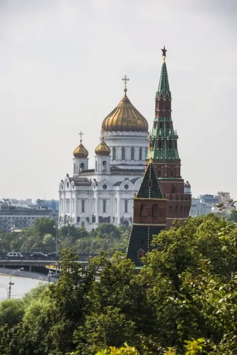 Framed Print : The Kremlin, UNESCO World Heritage Site, and the Church of Christ the Saviour, Moscow, Russia, Europe Framed Print : The Kremlin, UNESCO World Heritage Site, and the Church of Christ the Saviour, Moscow, Russia, Europe