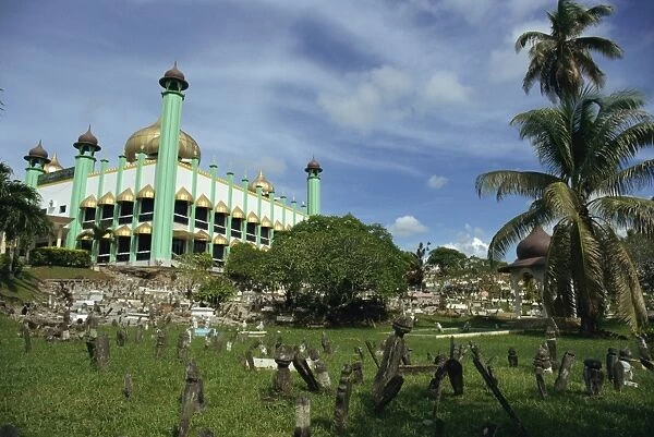 Kuching Mosque, Kuching, Sarawak, Malaysia, Southeast Asia, Asia