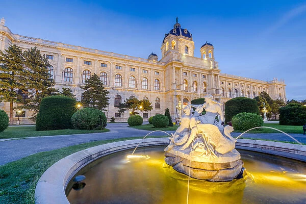 Kunsthistorisches Museum (Art History) and fountain at dusk, Vienna, Austria, Europe