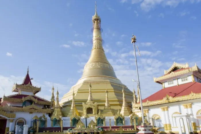 Framed Print : The Kyaik Tan Lan pagoda in the centre of Mawlamyine, Mon, Myanmar (Burma), Southeast Framed Print : The Kyaik Tan Lan pagoda in the centre of Mawlamyine, Mon, Myanmar (Burma), Southeast