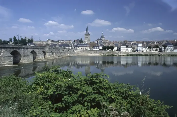 Framed Print : La Charite-sur-Loire and River Loire, Nevre / Cher, Loire Valley, Centre, France, Europe Framed Print : La Charite-sur-Loire and River Loire, Nevre / Cher, Loire Valley, Centre, France, Europe