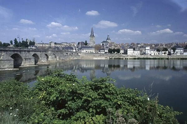 La Charite-sur-Loire and River Loire, Nevre  /  Cher, Loire Valley, Centre, France, Europe