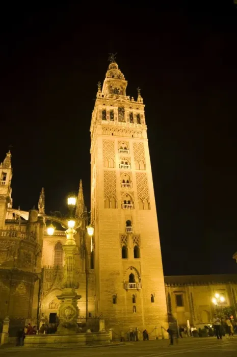 Framed Print : La Giralda and Seville Cathedral at night Framed Print : La Giralda and Seville Cathedral at night
